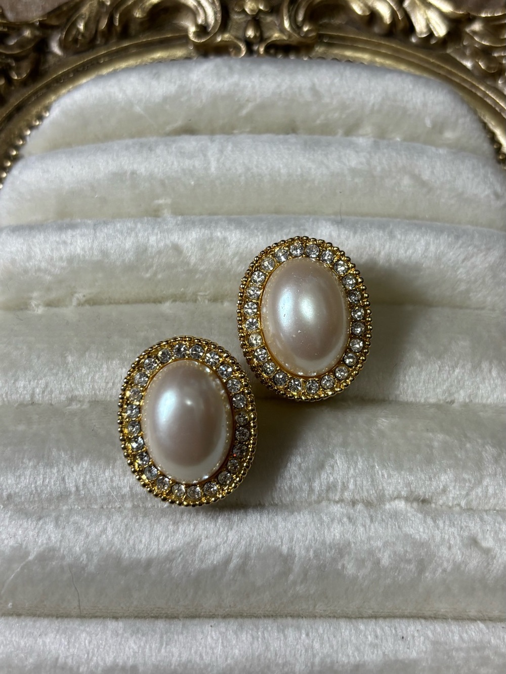 Vintage-Style Faux Pearl & Rhinestone Oval Clip-On Earrings